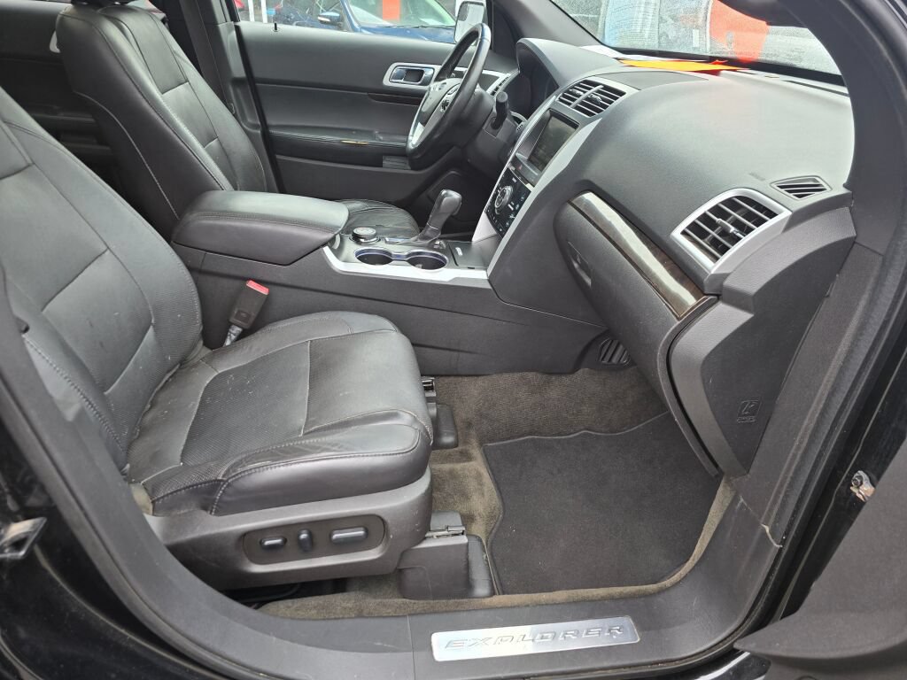 Used 2015 Ford Explorer Limited w/ Equipment Group 301A AWD/4WD image 11