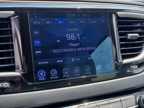Used 2017 Chrysler Pacifica Touring FWD image 16