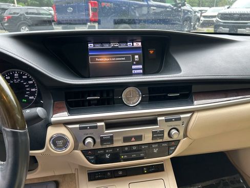 Used 2013 Lexus ES 350 w/ Luxury Pkg FWD image 17