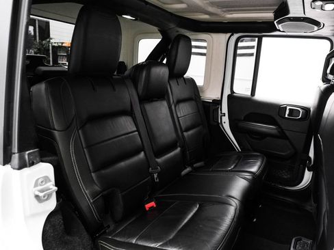Used 2018 Jeep Wrangler Unlimited Sahara AWD/4WD image 32