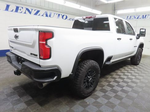 Used 2025 Chevrolet Silverado 2500 ZR2 w/ Technology Package image 4