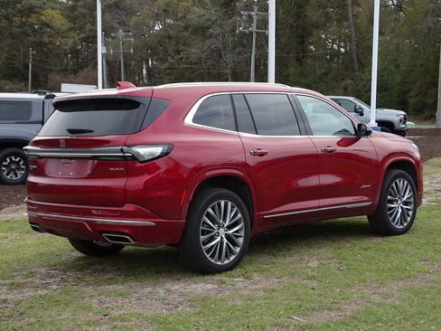 Used 2025 Buick Enclave Avenir w/ Super Cruise Package image 7