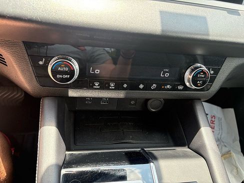 Used 2023 Mitsubishi Outlander SE AWD/4WD image 16