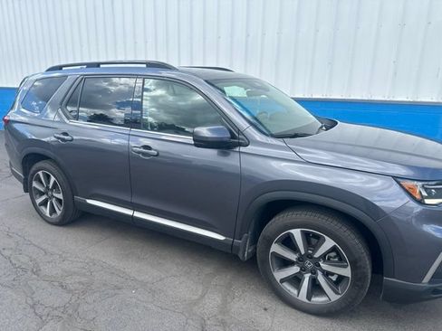 Used 2024 Honda Pilot Touring image 2