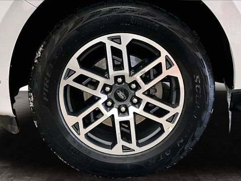 Used 2025 Ford Expedition Active image 35