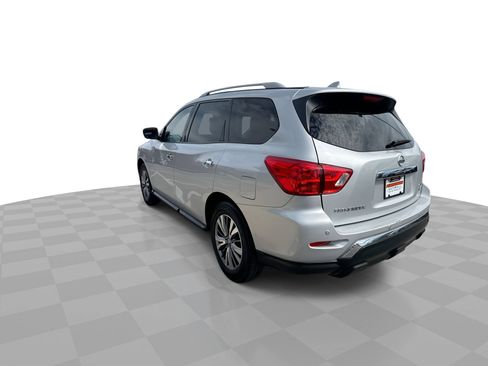 Used 2020 Nissan Pathfinder SV image 6