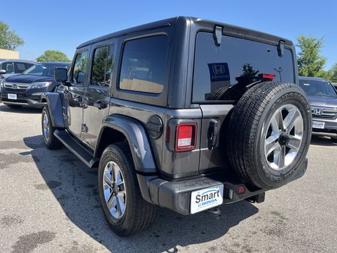 Used 2021 Jeep Wrangler Unlimited Sahara AWD/4WD image 6