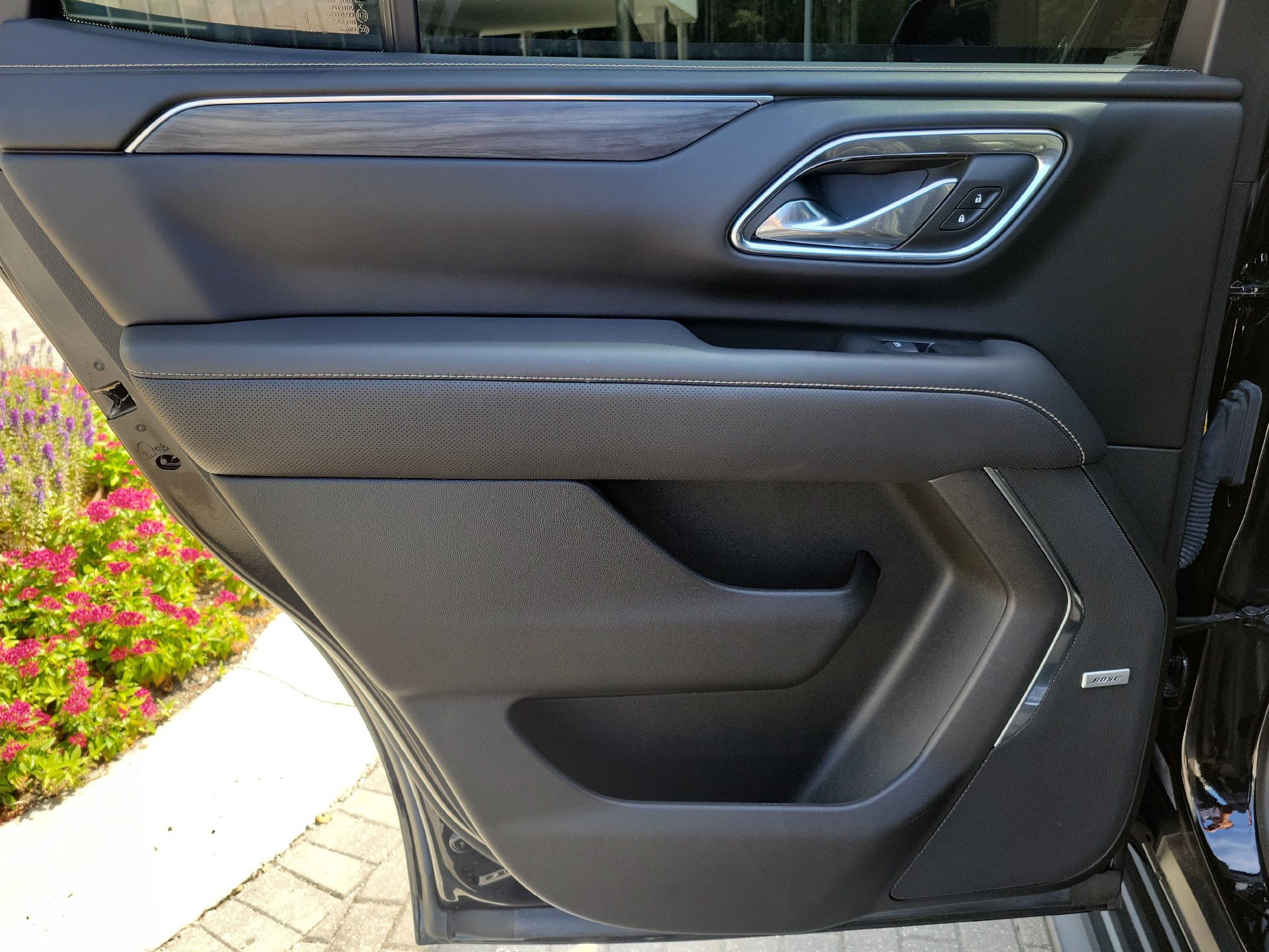 Used 2023 GMC Yukon SLT w/ SLT Premium Package RWD image 15