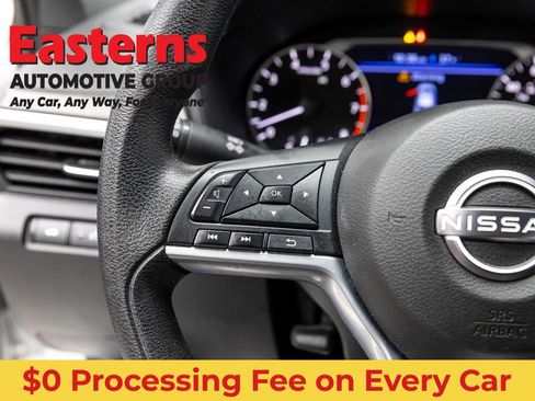Used 2025 Nissan Altima 2.5 SV FWD image 15