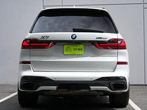 Used 2022 BMW X7 xDrive40i w/ M Sport Package AWD/4WD image 11