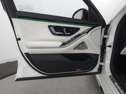Used 2023 Mercedes-Benz S 580 4MATIC Sedan w/ AMG Line image 5