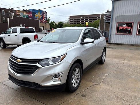 Used 2021 Chevrolet Equinox LT w/ Driver Convenience Package image 3
