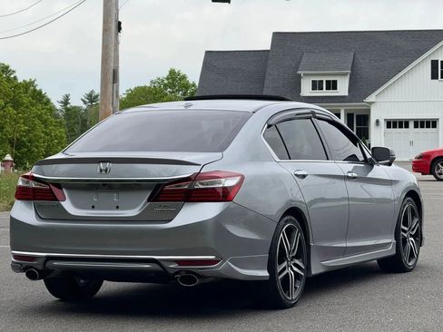 Used 2017 Honda Accord Touring image 6