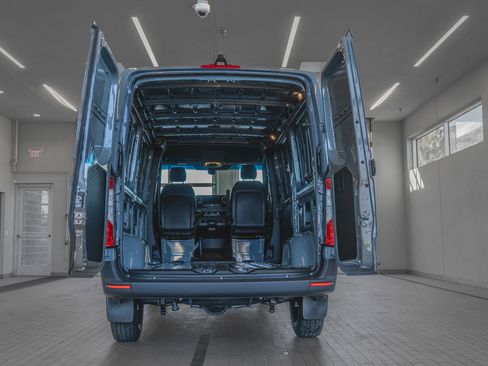 Used 2025 Mercedes-Benz Sprinter 2500 image 16