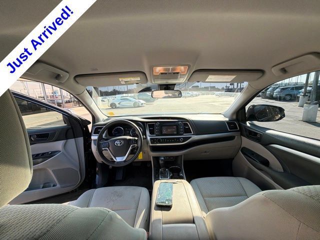 Used 2018 Toyota Highlander LE FWD image 38