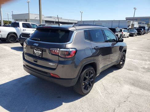 Used 2022 Jeep Compass Latitude image 6