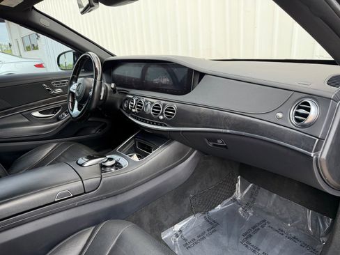 Used 2019 Mercedes-Benz S 560 Sedan w/ AMG Line Exterior image 18