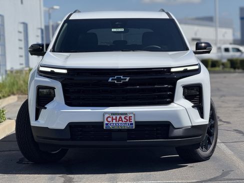 New 2026 Chevrolet Traverse LT w/ Midnight/Sport Edition FWD image 2