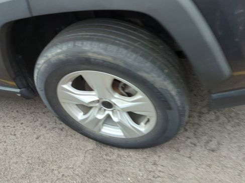 Used 2020 Toyota RAV4 XLE w/ Convenience Package image 4