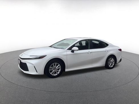 Used 2025 Toyota Camry LE image 8