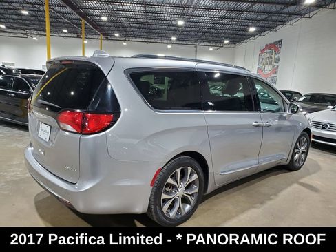 Used 2017 Chrysler Pacifica Limited FWD image 9