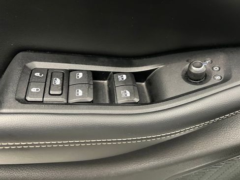 Used 2023 Jeep Grand Cherokee L Laredo image 12