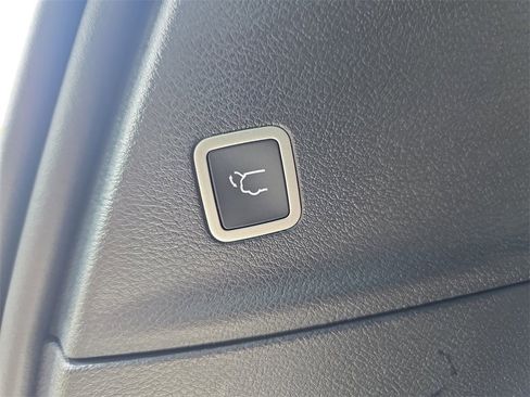 New 2026 Chrysler Voyager LX image 15