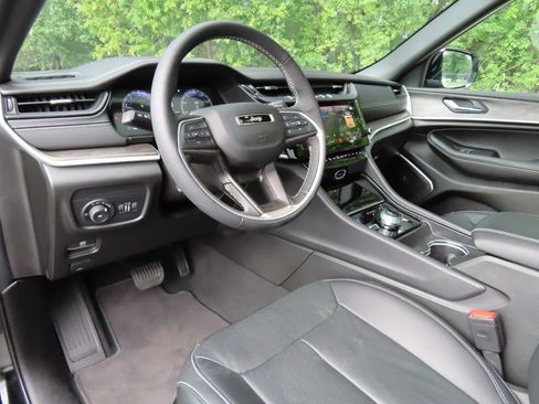 Certified 2026 Jeep Grand Cherokee Limited AWD/4WD image 21