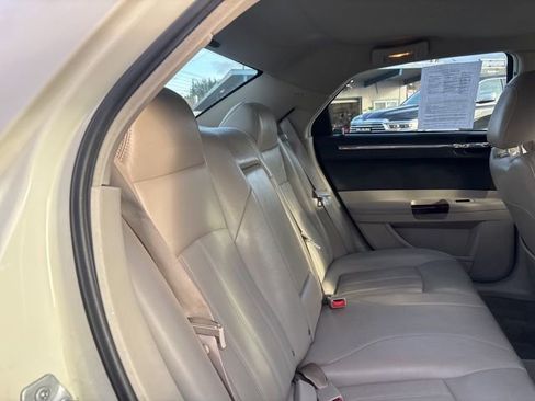 Used 2007 Chrysler 300 C w/ Protection Group II image 16