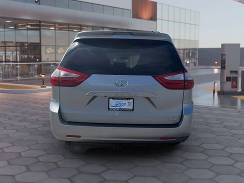 Used 2017 Toyota Sienna LE AWD/4WD image 6