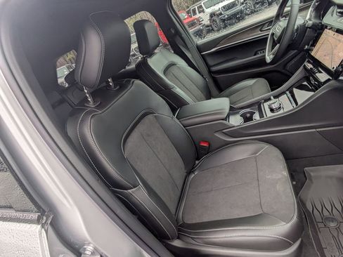 New 2026 Jeep Grand Cherokee Altitude AWD/4WD image 27