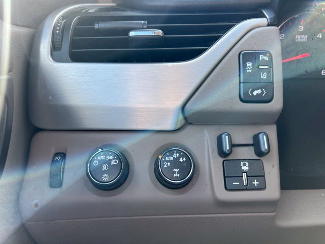 Used 2015 GMC Yukon XL SLT w/ Open Road Package AWD/4WD image 22