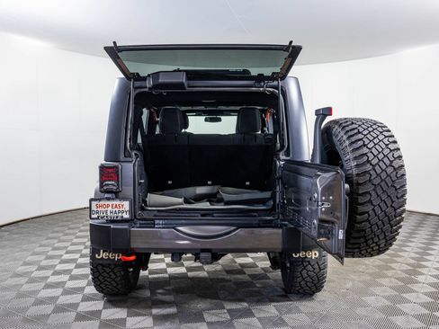 Used 2017 Jeep Wrangler Unlimited Sahara w/ Connectivity Group AWD/4WD image 38