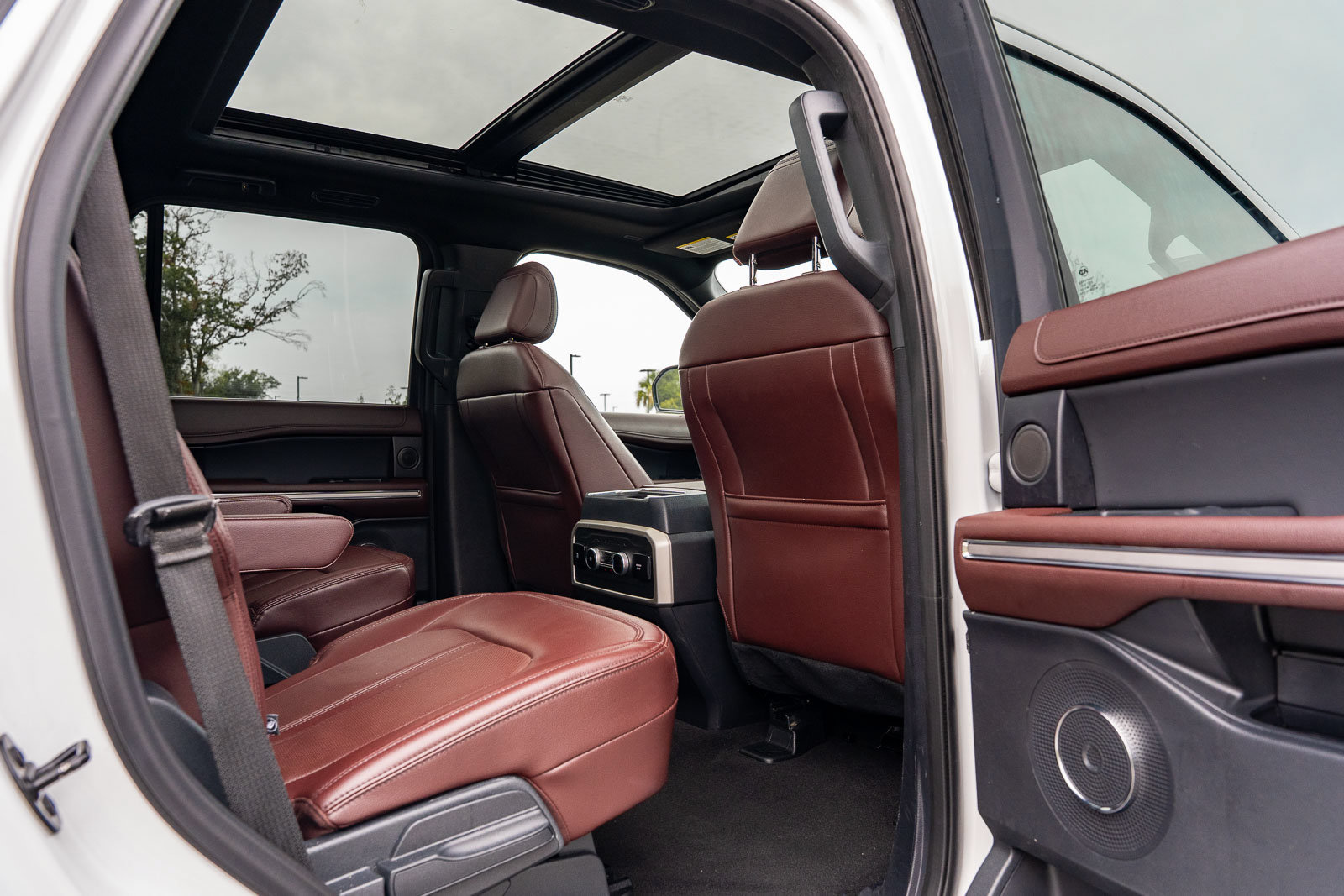 Used 2024 Ford Expedition Limited RWD image 13