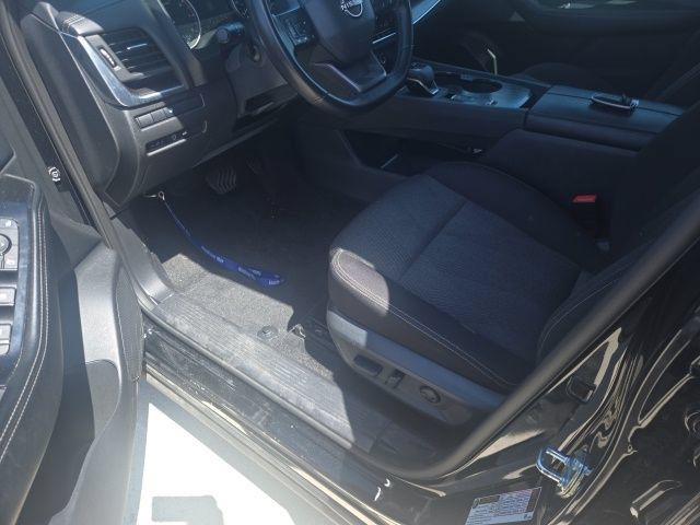 Used 2025 Nissan Rogue SV FWD image 7