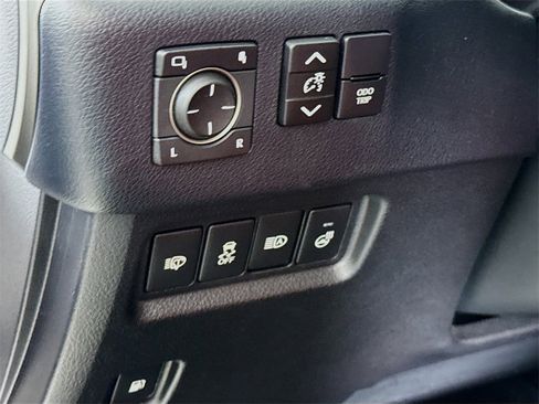 Used 2023 Lexus GX 460 Premium w/ Premium Package image 19