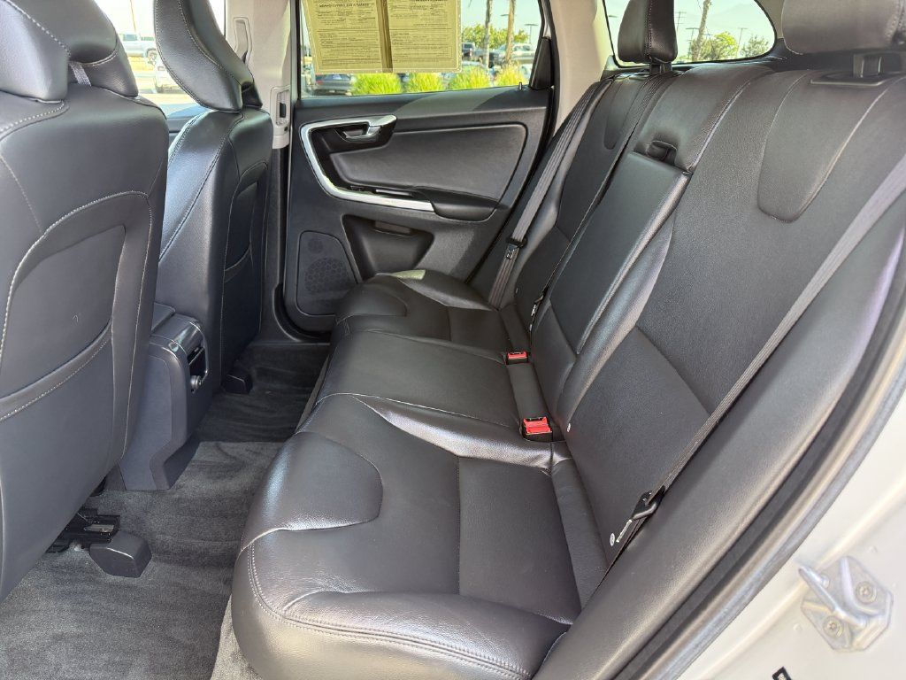 Used 2016 Volvo XC60 T5 Premier w/ Proximity Package FWD image 14