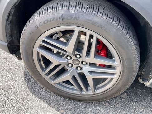 Used 2025 Ford Explorer ST-Line w/ ST-Line Street Pack image 5