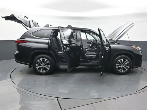 Certified 2023 Toyota Highlander XLE image 57