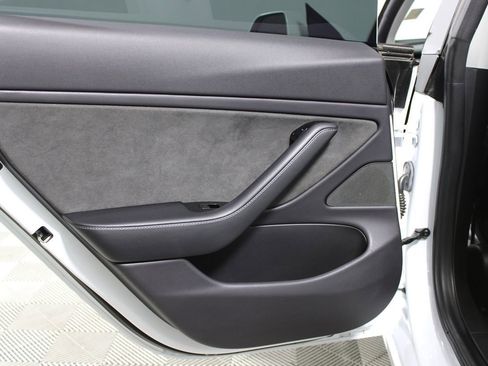 Used 2019 Tesla Model 3 Standard Range Plus image 18