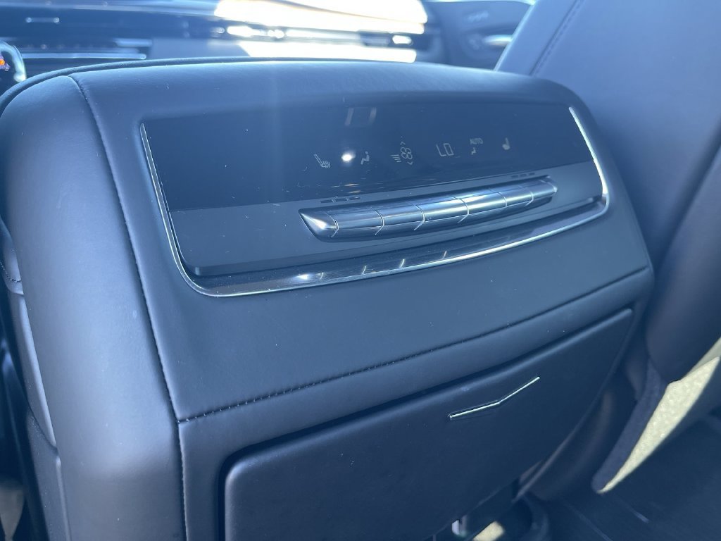Used 2024 Cadillac Escalade Premium Luxury Platinum w/ LPO, Floor Liner Package AWD/4WD image 30