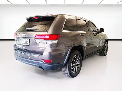 Used 2020 Jeep Grand Cherokee Laredo w/ 18" Wheel & 8.4" Radio Group AWD/4WD image 4