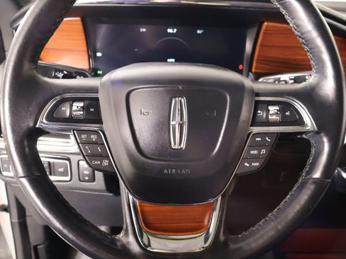 Used 2021 Lincoln Navigator Reserve w/ Luxury Package AWD/4WD image 3