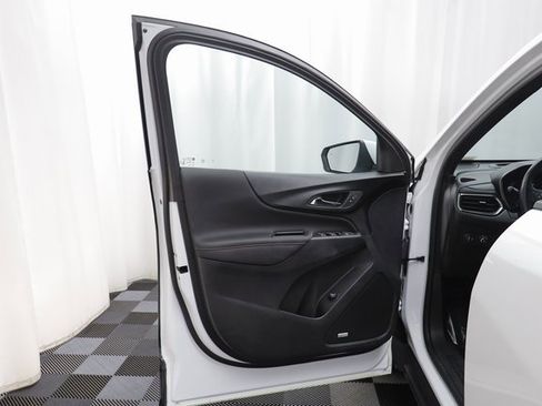 Used 2022 Chevrolet Equinox RS w/ RS Leather Package image 4