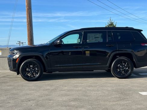 New 2026 Jeep Grand Cherokee L 4WD image 7