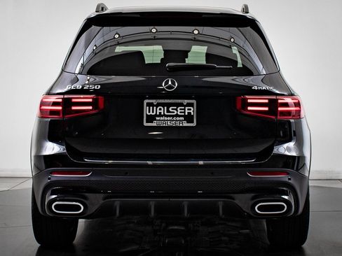 Used 2024 Mercedes-Benz GLB 250 4MATIC image 7