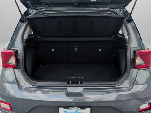 Used 2025 Hyundai Venue Limited FWD image 41