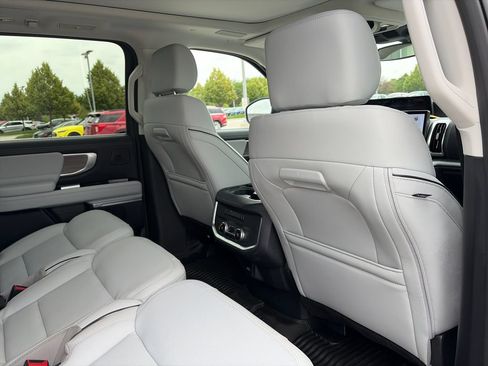 Used 2025 Ford Expedition Max Platinum w/ Platinum Ultimate Package AWD/4WD image 35
