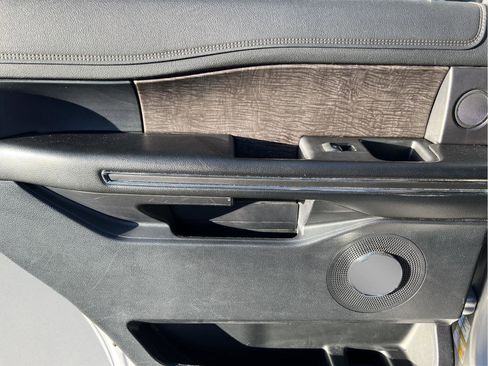 Used 2019 Ford Expedition Limited w/ Equipment Group 301A image 12