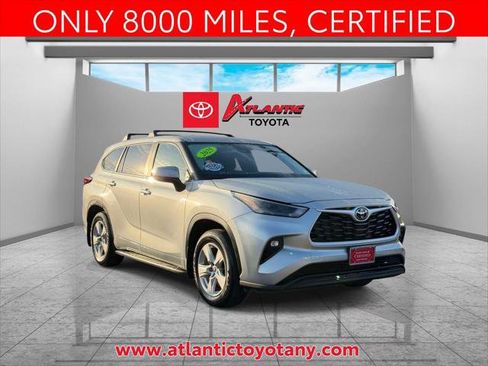 Certified 2025 Toyota Highlander LE AWD/4WD image 1